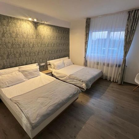 1-Beadroom Apartment With Free Parking Turda Buitenkant foto