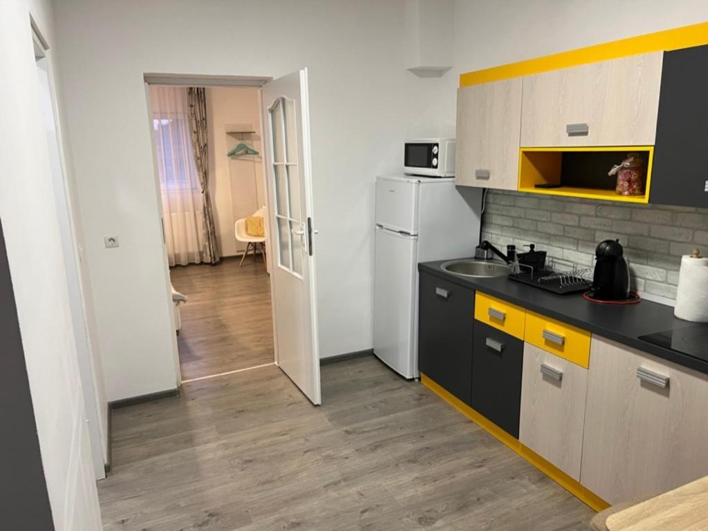 1-Beadroom Apartment With Free Parking Turda Buitenkant foto